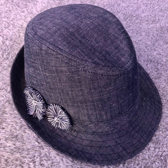 Joe Boxer hat with flowers on side - Picture 2 of 9